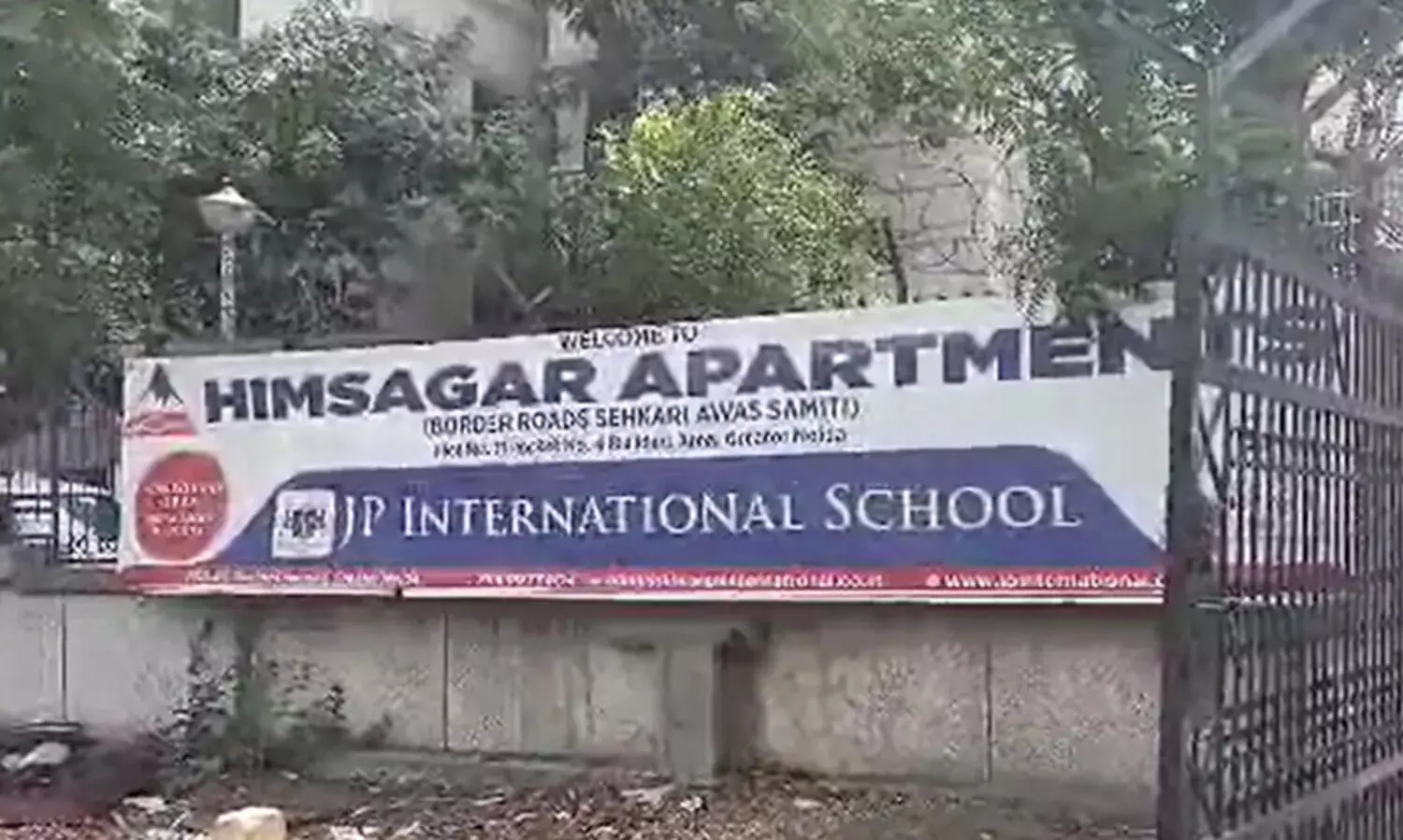 ലുങ്കിയും നൈറ്റിയും ധരിക്കരുത്; വിചിത്ര സർക്കുലറുമായി ഗ്രേറ്റർ നോയിഡയിലെ അപ്പാർട്ട്മെന്‍റ് ഉടമകൾ