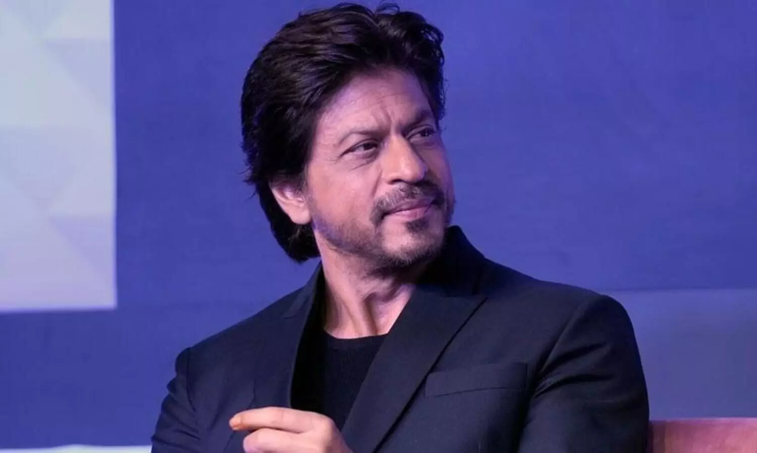 Swiggy surprises  Food for Shah Rukh Khan  at Mannat