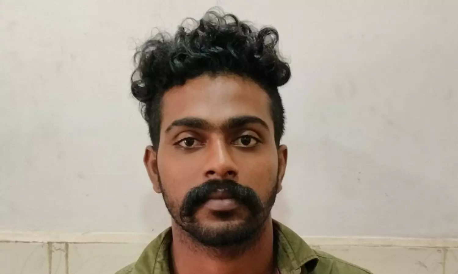 ഡോക്ടറെ ഭീഷണിപ്പെടുത്തിയ കേസിൽ യുവാവ് പിടിയിൽ