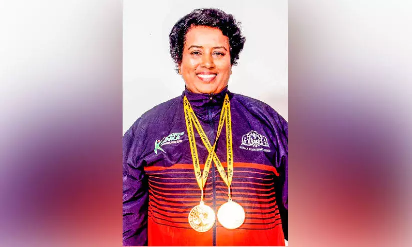 ദേശീയ പഞ്ചഗുസ്തി ചാമ്പ്യൻഷിപ്​ 80 കിലോ വിഭാഗത്തിൽ സ്വർണമെഡൽ ഫെസി മോട്ടിക്ക്