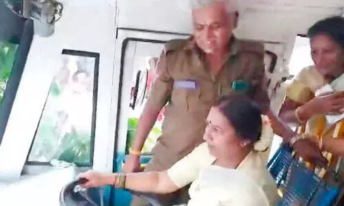 ലൈസൻസില്ലാതെ എം.എൽ.എയുടെ ബസോടിക്കൽ