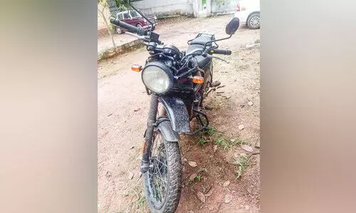 കോ​യ​മ്പ​ത്തൂ​രി​ൽ​നി​ന്ന് മോ​ഷ്ടി​ച്ച മൂ​ന്നു​ല​ക്ഷ​ത്തോ​ളം വി​ല വ​രു​ന്ന ബൈ​ക്ക് ക​ണ്ടെ​ത്തി