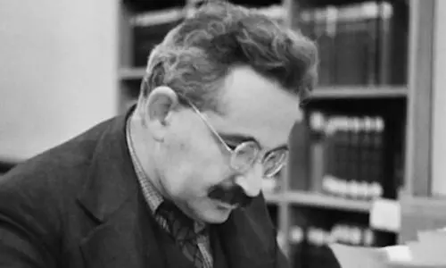 മോ​സ്​​കോ​യു​ടെ ഡ​യ​റി​ക്കു​റി​പ്പു​ക​ൾ; വാ​ൾ​ട്ട​ർ ബെ​ഞ്ച​മി​ന്റെ ‘Moscow Diary’   എ​ന്ന അ​സാ​ധാ​ര​ണ പു​സ്ത​ക​ത്തി​ന്റെ വാ​യ​ന.