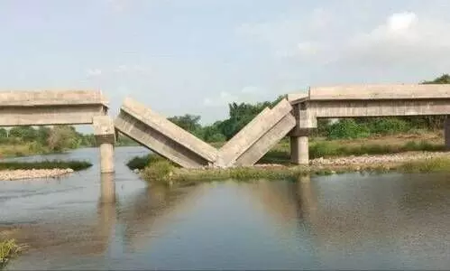 ഗുജറാത്തിൽ ഉദ്ഘാടനം നടക്കാനിരിക്കെ പാലം തകർന്നുവീണു; വിശദമായ അന്വേഷണം നടത്തുമെന്ന് ജില്ലാഭരണകൂടം