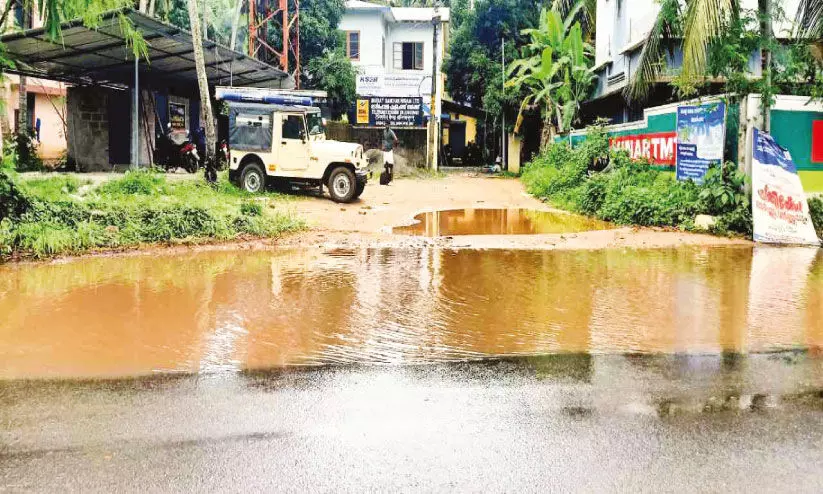 ആനങ്ങാടി -പരപ്പനങ്ങാടി റോഡിൽ വെള്ളക്കെട്ട് രൂക്ഷം ആനങ്ങാടി -പരപ്പനങ്ങാടി റോഡിൽ വെള്ളക്കെട്ട് രൂക്ഷം