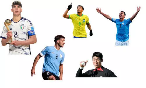 ഇനി ഇവരുടെ കാലലേ...... ഇനി ഇവരുടെ കാലലേ......