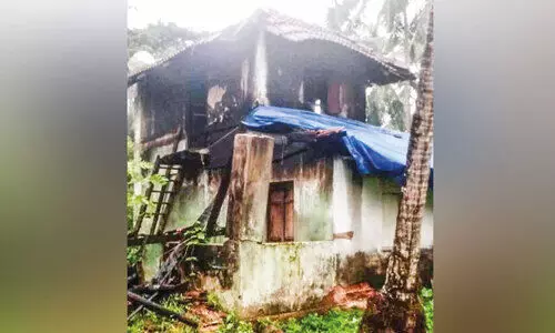 പ​ന​ങ്ങാ​ട്ടൂ​രി​ലെ സ്വ​കാ​ര്യ ഇ​രു​നി​ല കെ​ട്ടി​ടം അ​പ​ക​ട ഭീ​ഷ​ണി​