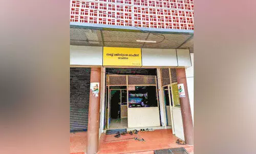 വാ​ട​ക​ക്കെ​ട്ടി​ട​ത്തി​ൽ വീ​ർ​പ്പു​മു​ട്ടി   വേ​ങ്ങ​ര സ​ബ് ര​ജി​സ്ട്രാ​ർ ഓ​ഫി​സ്