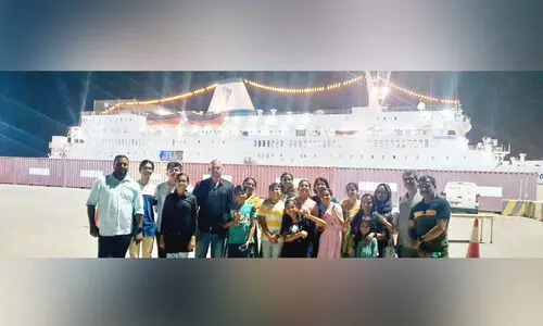 സഞ്ചരിക്കുന്ന പുസ്തകമേള ആസ്വദിച്ച് കെ.പി.എ ചിൽഡ്രന്‍സ്‌ പാർലമെന്റ് അംഗങ്ങള്‍