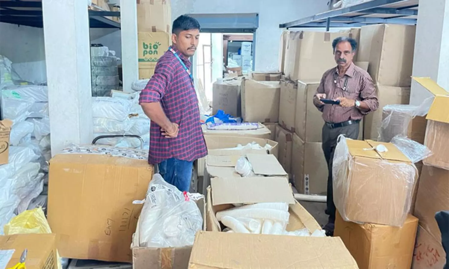 തൃക്കാക്കര നഗരസഭയിൽ നിരോധിത പ്ലാസ്റ്റിക്ക് ശേഖരം പിടികൂടി