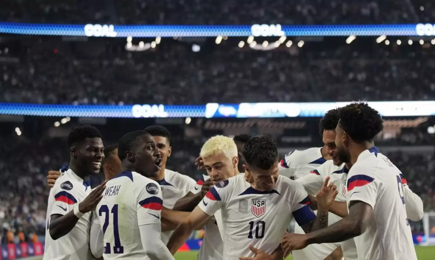 കോൺകകാഫ് നേഷൻസ് ലീഗ്: നാലുപേരെ പറഞ്ഞുവിട്ട കളിയിൽ മെക്സികോയെ മുക്കി യു.എസ് ഫൈനലിൽ