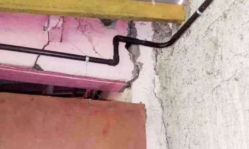 ഭൂമിക്കടിയില്നിന്ന് വീണ്ടും മുഴക്കം; ഭീതിയോടെ ജനങ്ങള് ഭൂമിക്കടിയില്നിന്ന് വീണ്ടും മുഴക്കം; ഭീതിയോടെ ജനങ്ങള്