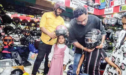 കുട്ടി ഹെൽമെറ്റുകളാണ് താരം