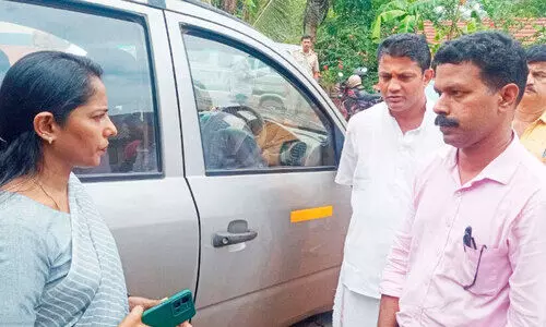 സ്കൂ​ളി​ൽനി​ന്ന് വി​ദ്യാ​ർ​ഥി​ക​ൾ കൊ​ഴി​ഞ്ഞു​പോ​കു​ന്ന​ു;  റോഡ് നന്നാക്കാൻ പൊതുമരാമത്തിന് നിർദേശം