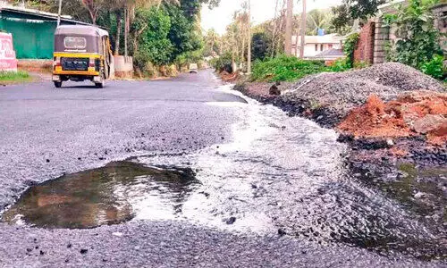റോഡ് ടാറിങ് കഴിഞ്ഞ് രണ്ടുദിവസം; പൈപ്പ് ഏഴ് സ്ഥലങ്ങളിൽ പൊട്ടി കുഴിയായി