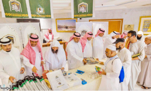 ഹ​ജ്ജ് തീ​ർ​ഥാ​ട​ക​ർ​ക്ക് ഇ​രു​ഹ​റം കാ​ര്യാ​ല​യ​ത്തി​ന്റെ വ​ക ഉ​പ​ഹാ​ര​ങ്ങ​ൾ