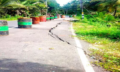 ബണ്ട്​ റോഡിലെ വിള്ളൽ: ഒരു വർഷം കഴിഞ്ഞിട്ടും നടപടിയില്ല