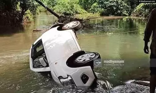 തിരുവമ്പാടിയിൽ കാർ പുഴയിലേക്ക് മറിഞ്ഞ് ഒരാൾ മരിച്ചു