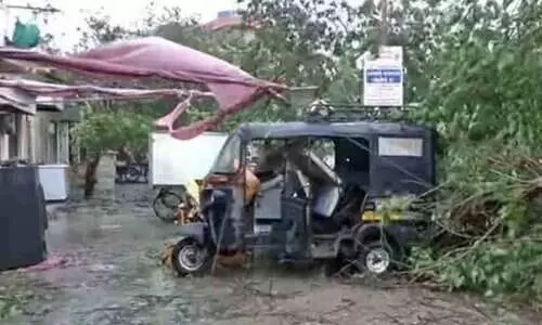 ഗുജറാത്തിനെ വിറപ്പിച്ച് ബിപോർജോയ്; 1000ത്തോളം ഗ്രാമങ്ങൾ ഒറ്റപ്പെട്ടു