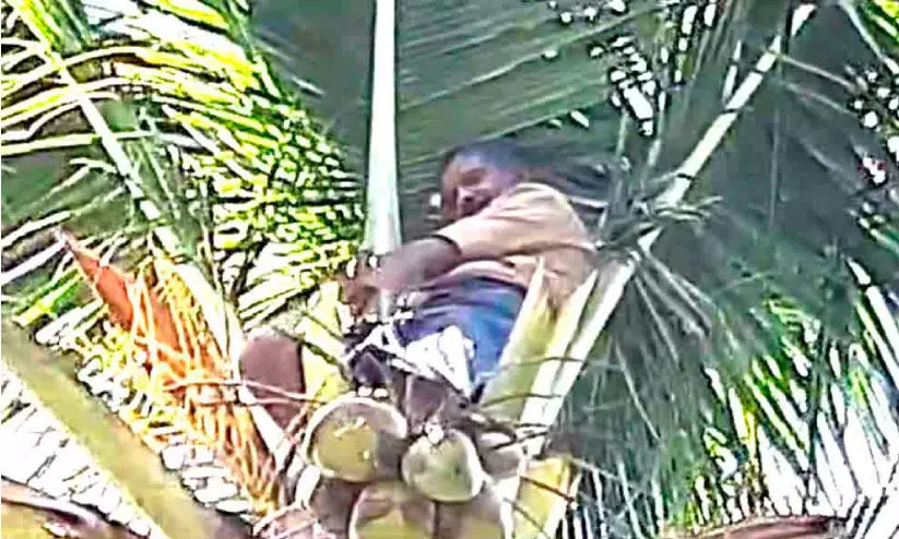 പ​രാ​തി​യി​ൽ തീ​ർ​പ്പു​ണ്ടാ​ക്കി​യി​ല്ല; വീ​ണ്ടും ആ​ത്മ​ഹ​ത്യ ഭീ​ഷ​ണി