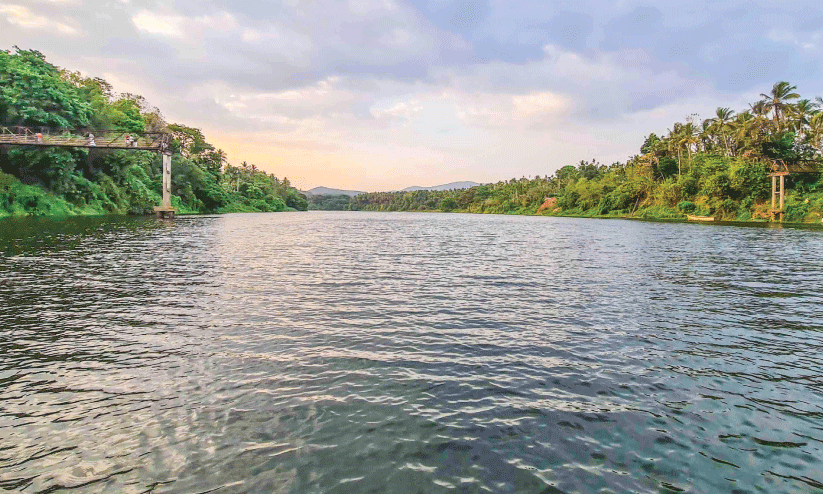 അഞ്ചുവർഷത്തെ കാത്തിരിപ്പിനറുതി; മൂർക്കനാട് സ്കൂൾ കടവ് നടപ്പാലം പുനർനിർമിക്കുന്നു