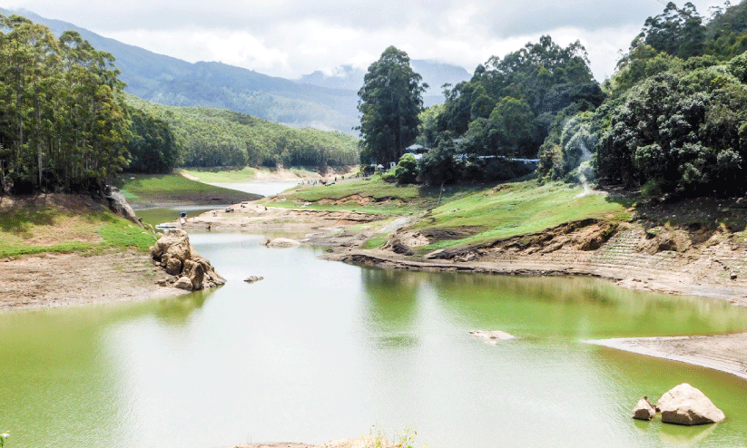 മഴയില്ല, സഞ്ചാരികളുമില്ല; മൺസൂൺ ടൂറിസം പച്ചപിടിക്കാതെ മൂന്നാർ മഴയില്ല, സഞ്ചാരികളുമില്ല; മൺസൂൺ ടൂറിസം പച്ചപിടിക്കാതെ മൂന്നാർ