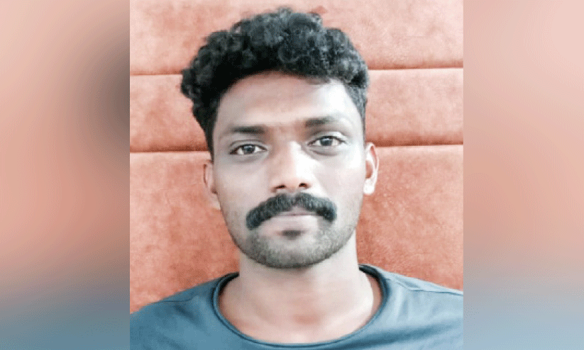 ബെവ്കോ ഔട്ട്ലെറ്റിലേക്ക് പെട്രോൾ നിറച്ച കുപ്പി വലിച്ചെറിഞ്ഞു; സംഘർഷം, ഒരാൾ പിടിയിൽ ബെവ്കോ ഔട്ട്ലെറ്റിലേക്ക് പെട്രോൾ നിറച്ച കുപ്പി വലിച്ചെറിഞ്ഞു; സംഘർഷം, ഒരാൾ പിടിയിൽ