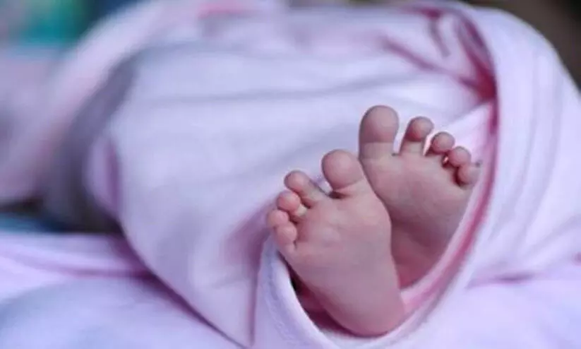 മുലപ്പാൽ തൊണ്ടയിൽ കുടുങ്ങി പിഞ്ചുകുഞ്ഞ് മരിച്ചു