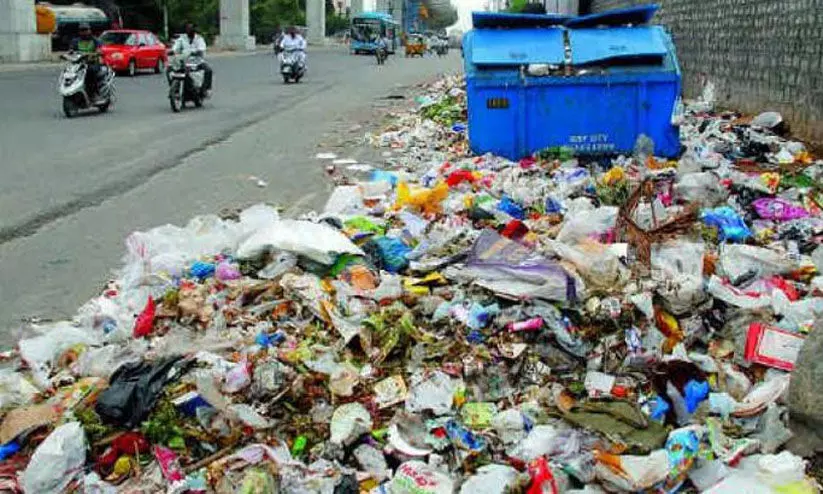 മാലിന്യം തള്ളൽ: കൊച്ചിയിൽ18 കേസുകൾ കൂടി രജിസ്റ്റർ ചെയ്തു മാലിന്യം തള്ളൽ: കൊച്ചിയിൽ18 കേസുകൾ കൂടി രജിസ്റ്റർ ചെയ്തു