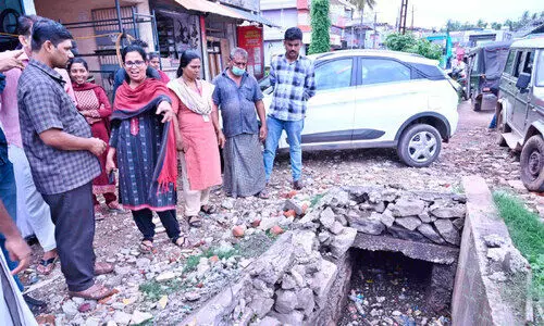 ഓ​വു​ചാ​ൽ മൂ​ടി​യി​ല്ല; എം.​എ​ൽ.​എ സ്ഥ​ലം സ​ന്ദ​ർ​ശി​ച്ചു
