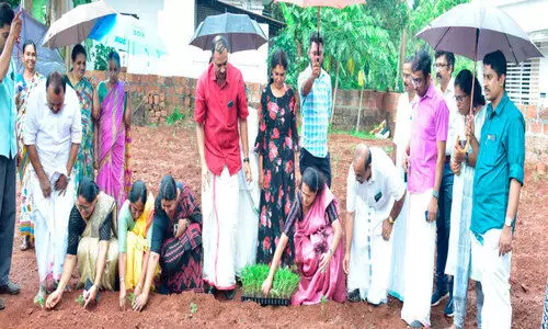 ഓണത്തിന് പൂക്കൊട്ട നിറയും
