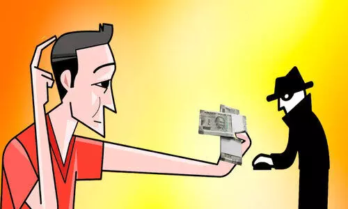 കു​രു​ക്കാ​ണ്...​ത​ല​വെ​ക്ക​രു​ത്