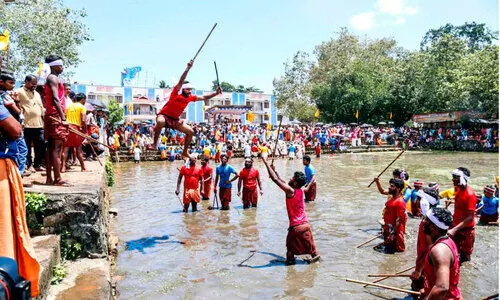 പോരാട്ടവീര്യത്തോടെ ഓച്ചിറക്കളിക്ക് തുടക്കം