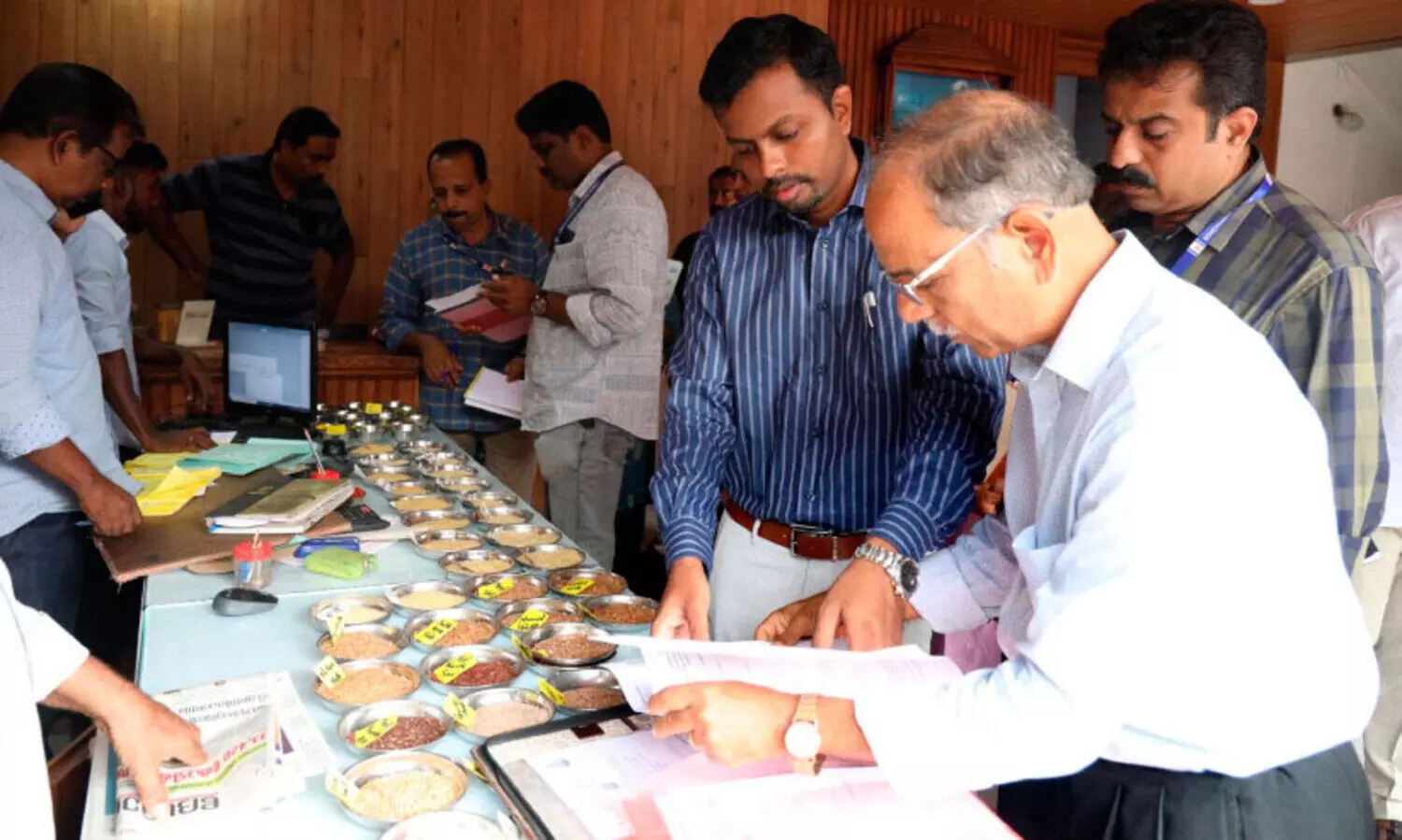 വിലക്കയറ്റം: പലചരക്ക് വിപണന കേന്ദ്രങ്ങളിൽ കലക്ടറുടെ പരിശോധന