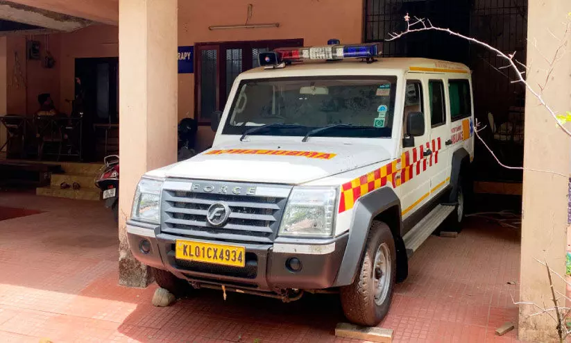 ആംബുലൻസ് റെഡി; പക്ഷേ, ഡ്രൈവറില്ല ആംബുലൻസ് റെഡി; പക്ഷേ, ഡ്രൈവറില്ല