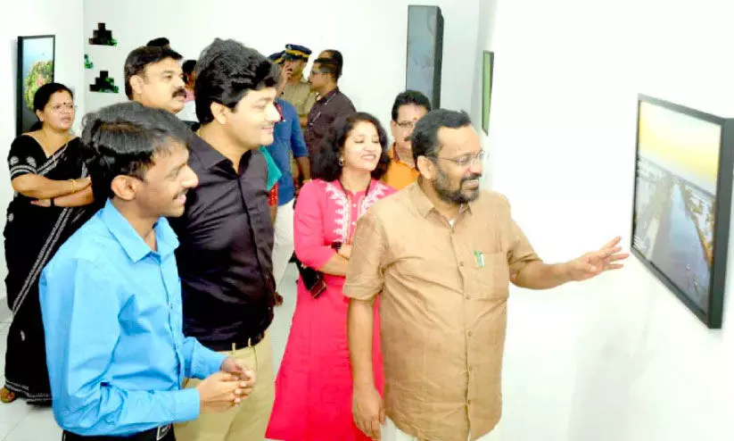 അസിസ്റ്റന്റ് കലക്ടർ കം ഫോട്ടോഗ്രഫർ അസിസ്റ്റന്റ് കലക്ടർ കം ഫോട്ടോഗ്രഫർ