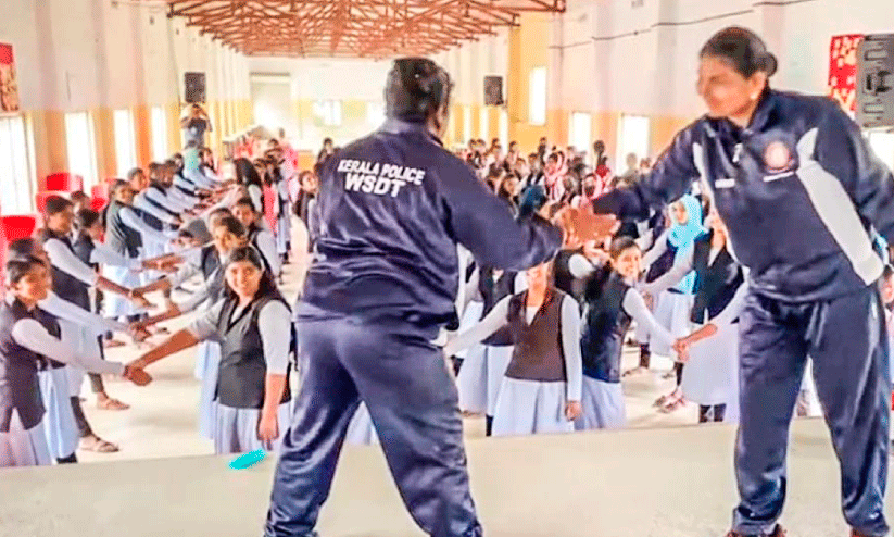 പെൺകുട്ടികളെ അടിതട പഠിപ്പിക്കും