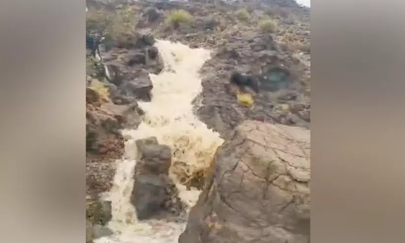 വിവിധ ഭാഗങ്ങളിൽ മഴ തുടരുന്നു വിവിധ ഭാഗങ്ങളിൽ മഴ തുടരുന്നു