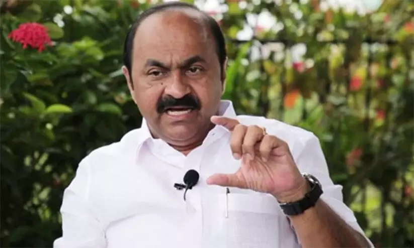 പറവൂരിലെ എം.എല്‍.എ എവിടെ റോഡ് നിർമിക്കമെന്ന് തീരുമാനിക്കുന്നത് ദേശാഭിമാനിയും  സി.പി.എമ്മുമല്ലെന്ന് വി.ഡി സതീശൻ