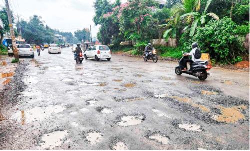 നാട്ടുകാരുടെ പ്രതിഷേധം ഫലം കണ്ടു; ചാലിക്കടവ് പാലത്തിന്റെ അപ്രോച്ച് റോഡ് 10 മീറ്റർ വീതിയിൽ നിർമിക്കും നാട്ടുകാരുടെ പ്രതിഷേധം ഫലം കണ്ടു; ചാലിക്കടവ് പാലത്തിന്റെ അപ്രോച്ച് റോഡ് 10 മീറ്റർ വീതിയിൽ നിർമിക്കും
