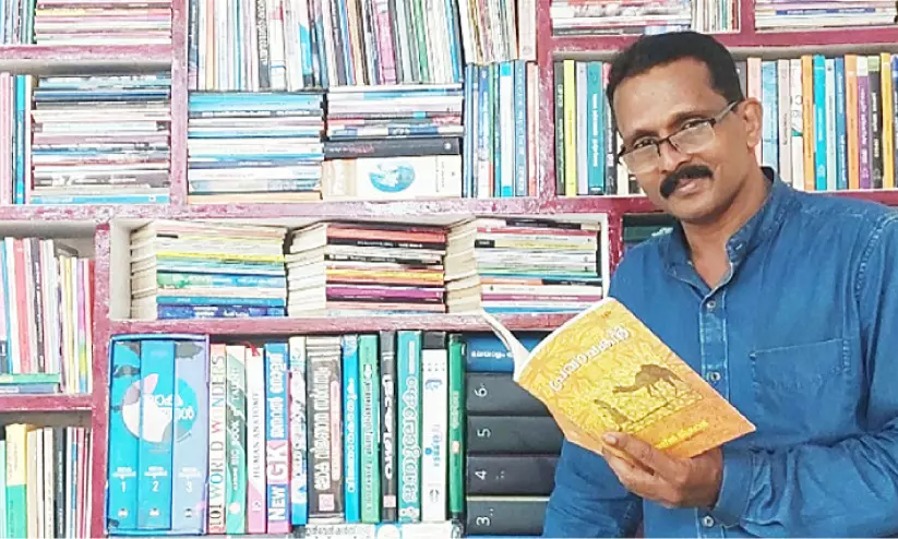 ലാൽജിയുടെ ലൈബ്രറി വീട്...