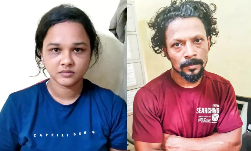 യുവാവിനെ കെണിയിൽ വീഴ്ത്തി പണം തട്ടി; യുവതിയടക്കം രണ്ടുപേർ അറസ്റ്റിൽ യുവാവിനെ കെണിയിൽ വീഴ്ത്തി പണം തട്ടി; യുവതിയടക്കം രണ്ടുപേർ അറസ്റ്റിൽ