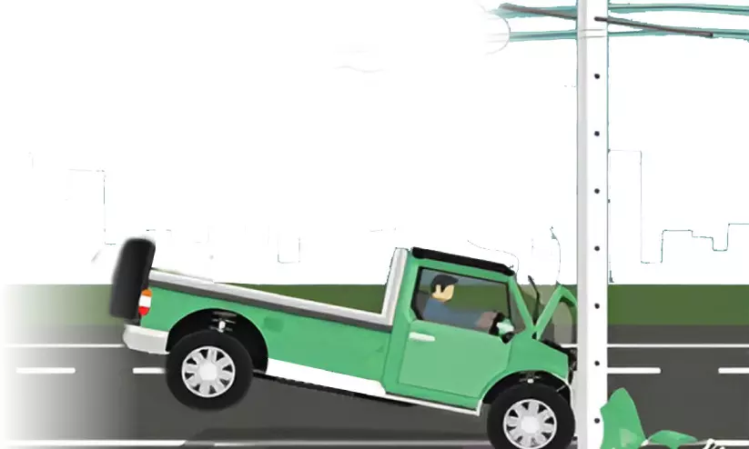 വാഹനമിടിച്ച് തകർന്ന വൈദ്യുതി ലൈനിൽനിന്ന് നിരവധിപേർക്ക് ഷോക്കേറ്റു വാഹനമിടിച്ച് തകർന്ന വൈദ്യുതി ലൈനിൽനിന്ന് നിരവധിപേർക്ക് ഷോക്കേറ്റു