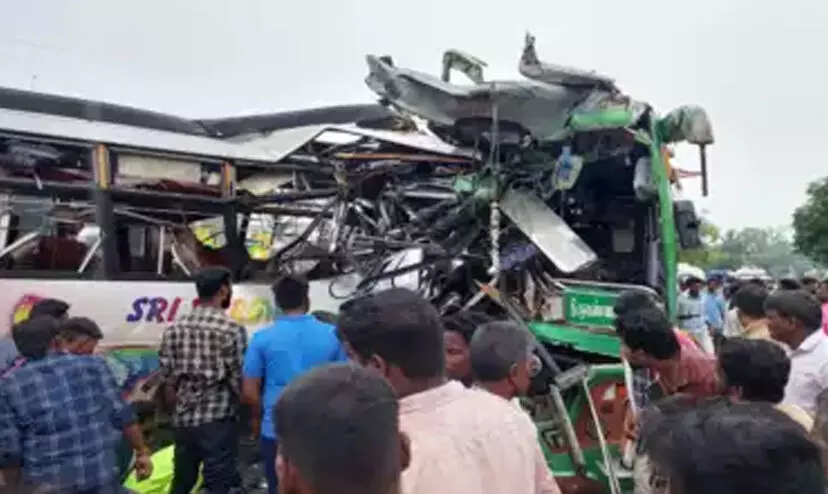 തമിഴ്നാട്ടിലെ കടലൂരിൽ ബസുകൾ കൂട്ടിയിടിച്ച് നാല് മരണം; 70 ഓളം പേർക്ക് പരിക്ക് തമിഴ്നാട്ടിലെ കടലൂരിൽ ബസുകൾ കൂട്ടിയിടിച്ച് നാല് മരണം; 70 ഓളം പേർക്ക് പരിക്ക്