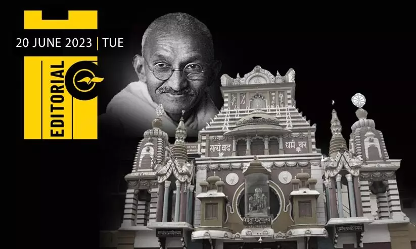 ഗാന്ധി പുരസ്കാരം ഗീത പ്രസിന് നൽകുമ്പോൾ ഗാന്ധി പുരസ്കാരം ഗീത പ്രസിന് നൽകുമ്പോൾ