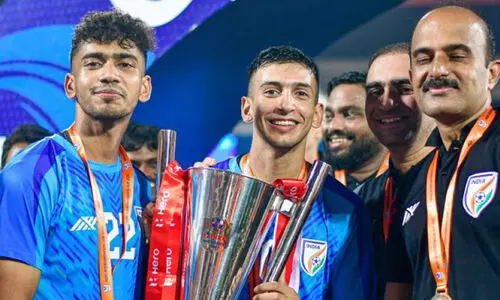 വി​ജ​യ​ദാ​ഹ​ത്തി​ന് മ​ല​യാ​ള​ത്തി​ൽ മ​രു​ന്നു​ണ്ട്