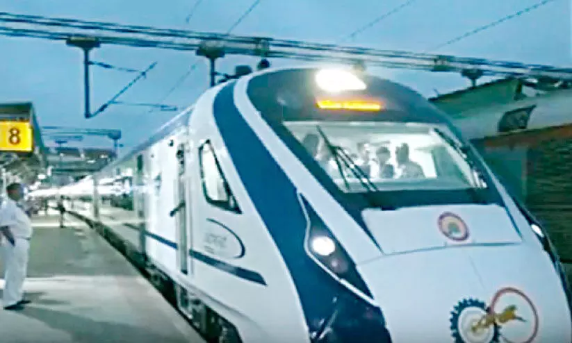 ബംഗളൂരു-ധാർവാഡ് വന്ദേഭാരത് എക്സ്പ്രസ് പരീക്ഷണ ഓട്ടം വിജയകരം ബംഗളൂരു-ധാർവാഡ് വന്ദേഭാരത് എക്സ്പ്രസ് പരീക്ഷണ ഓട്ടം വിജയകരം