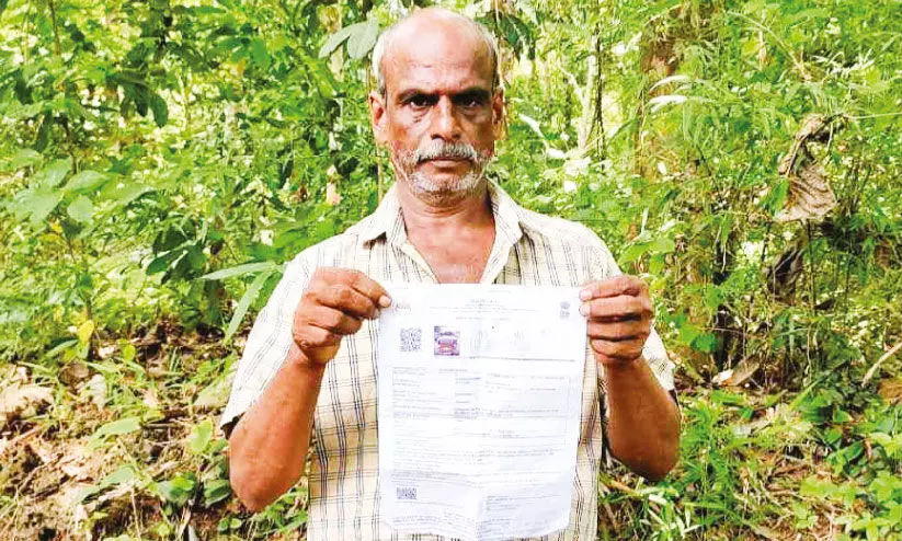 ആലപ്പുഴ കാണാത്ത മലപ്പുറത്തെ കൂ​ലി​പ്പ​ണി​ക്കാ​രന്  ആലപ്പുഴയിൽ ഹെൽമറ്റ് ധരിക്കാത്തിന് പിഴ