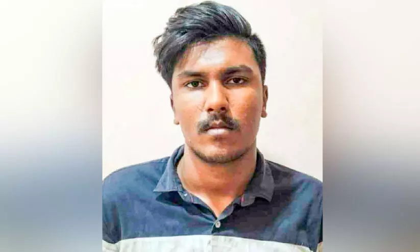 കാർ പെട്രോൾ ഒഴിച്ച് കത്തിച്ച സംഭവം: യുവാവ് അറസ്റ്റിൽ കാർ പെട്രോൾ ഒഴിച്ച് കത്തിച്ച സംഭവം: യുവാവ് അറസ്റ്റിൽ