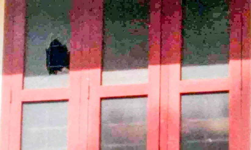 കേരള സർവകലാശാലയുടെ പ്രാദേശിക കേന്ദ്രത്തിൽ വീണ്ടും ആക്രമണം കേരള സർവകലാശാലയുടെ പ്രാദേശിക കേന്ദ്രത്തിൽ വീണ്ടും ആക്രമണം